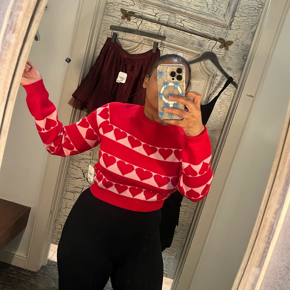 Red Heart Pattern Semi-Cropped Sweater - Picture 4 of 6
